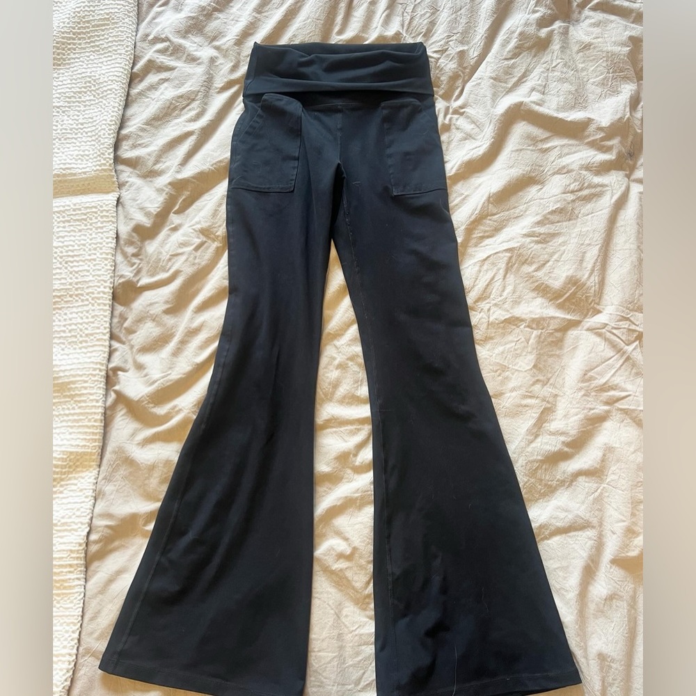 OFFLINE BY AERIE FLARE LEGGINGS WITH ROLLOVER BAND AND POCKETS